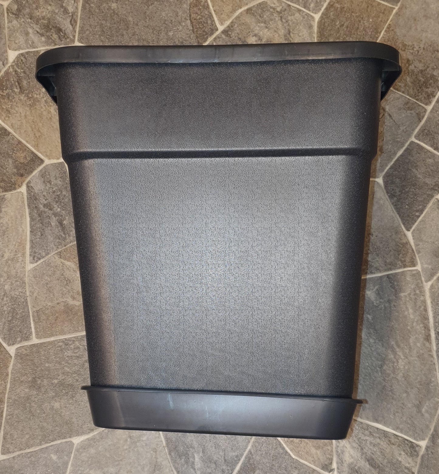 Kruka 13 cm kvadrat svart 2 liter